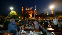 Ramazan ayı bizi qəflət yuxusundan oyatmağa gəlib...