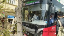 “BakuBus”un avtobusu ağaca çırpılıb, xəsarət alanlar var