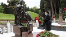 Bakı Slavyan Universitetinin müəllim və tələbələri Heydər Əliyevin məzarını ziyarət ediblər-FOTOLAR