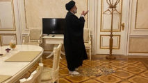 İran Prezidenti Kreml binasında namaz qılıb