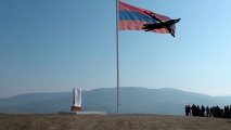 Kəlbəcərin kəndindəki  separatçı “bayrağı”nın yanında xaç daşı da quruldu...-FOTOLAR