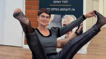 82 yaşında şpaqat açır: İsraildə yoqa üzrə ən yaşlı məşqçi qadın öz sirlərini bölüşüb...