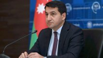 Хикмет Гаджиев: Работа над текстом мирного договора ведется напрямую между Баку и Ереваном