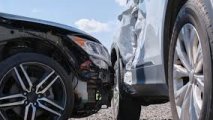 В Баку столкнулись два автомобиля: есть пострадавшая