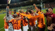 “Qalatasaray” 9 futbolçusu ilə yollarını ayırır