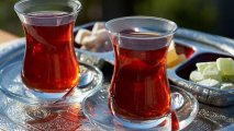 Çay içərkən bu səhvə yol verməyin!