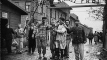 Музей Освенцима обвинил Facebook в неоправданной цензуре снимков узников концлагеря - ФОТО