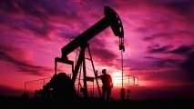 Bloomberg: Переработка нефти в России упала до минимума
