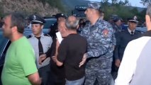 Протестующих против демаркации границы с Азербайджаном армян разогнали-(видео)