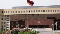 Ermənistanda çaxnaşma: Nəzarətdən çıxan bir qrup hərbçi saxlanıldı - YENİLƏNİB