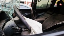 В Шамкирском районе автомобиль врезался в ограждение: есть погибший