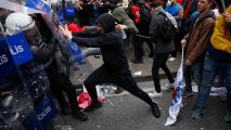 В Стамбуле задержали более 140 участников первомайских демонстраций