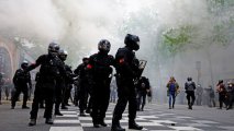 В Париже свыше 50 полицейских пострадали в ходе первомайской демонстрации