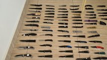 В Баку обнаружены сотни предназначенных для продажи колюще-режущих инструментов - ВИДЕО