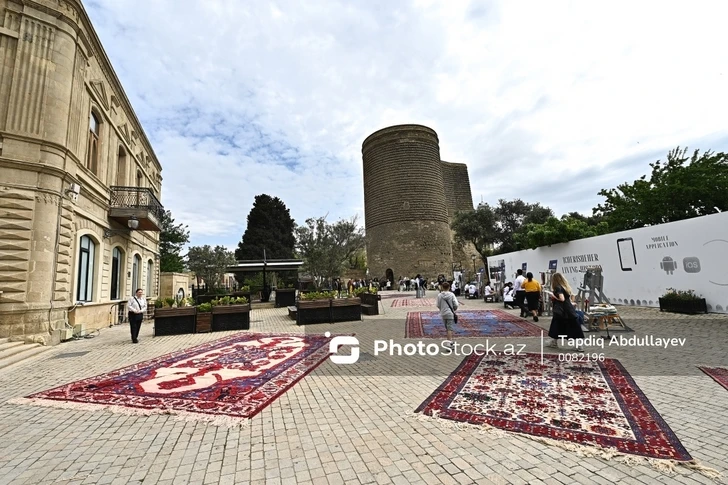 В Баку проходит Национальный фестиваль ковра-ФОТО