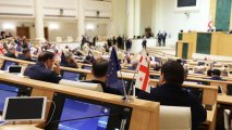 Парламент Грузии рассмотрит законопроект об иноагентах в третьем чтении 13 мая