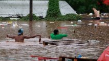 Число погибших из-за наводнений на юге Бразилии приближается к 100 - ВИДЕО