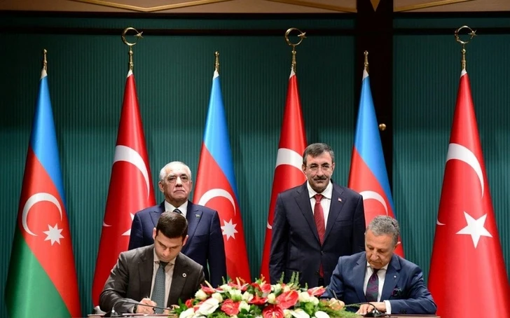 Азербайджан и Турция подписали два меморандума о взаимопонимании в сфере МСБ-ФОТО