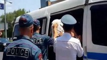 Ermənistan polisi Eçmiədzində Paşinyanı silah-sursatla “qarşılamaq istəyən” altı nəfəri saxlayıb