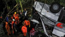 İndoneziyada avtobusun qəzaya uğraması nəticəsində azı 10 nəfər ölüb