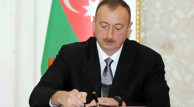 Ильхам Алиев наградил сотрудников Фонда Гейдара Алиева
