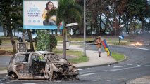 Французские войска и полиция не могут восстановить контроль над Новой Каледонией