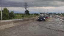 Сточные воды затопили дорогу Губа-Хачмаз