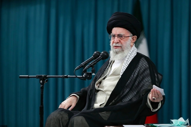 Лидер Ирана проведет молебен над телом погибшего президента Раиси