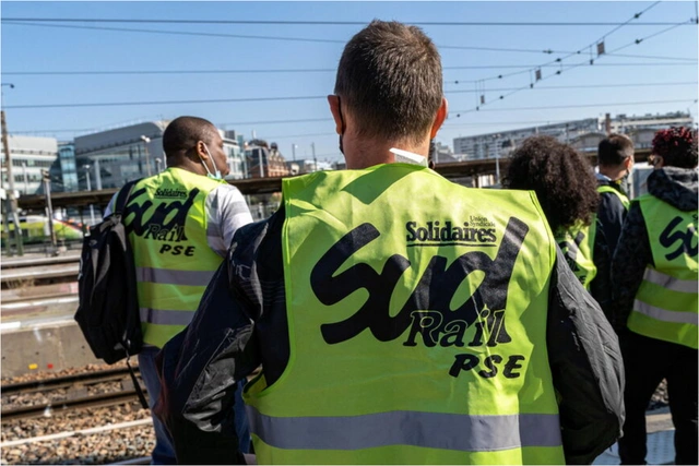 В Париже железнодорожники устроили протесты с требованием премий в связи с ОИ-2024