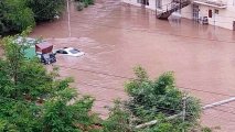 Ermənistanda şəhəri su basdı - Ölən var
