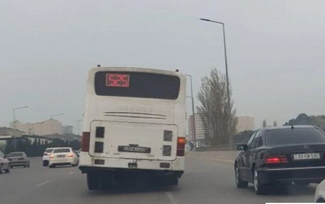 В Абшеронском районе 58-летняя женщина оказалась под колесами автобуса: спасти ей жизнь не удалось