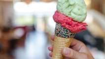 Satışı qadağan olunan dondurmalar təhlükə saçır - VİDEO