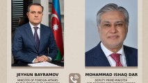 Ceyhun Bayramov pakistanlı həmkarı ilə telefonla danışdı