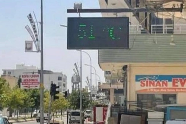 В одном из городов Турции жара превысила отметку в 50 градусов