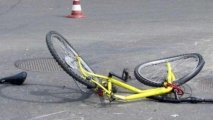 Mikroavtobusun vurduğu velosipedçi öldü