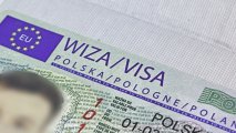 Польша значительно сократила выдачу виз