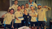 Messi doğum günündə pərəstişkarlarını torta qonaq edib