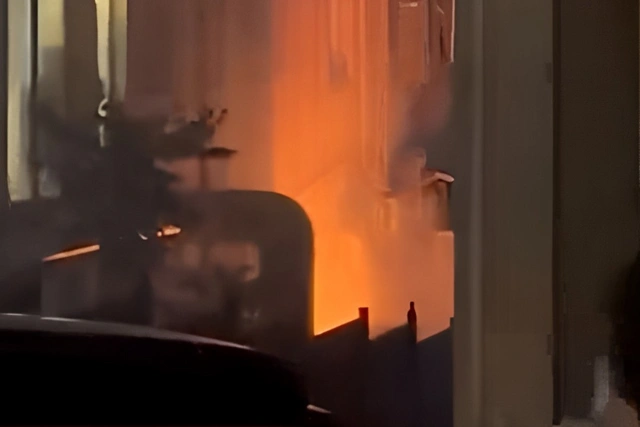 Во дворе бакинской многоэтажки произошел пожар-ВИДЕО
