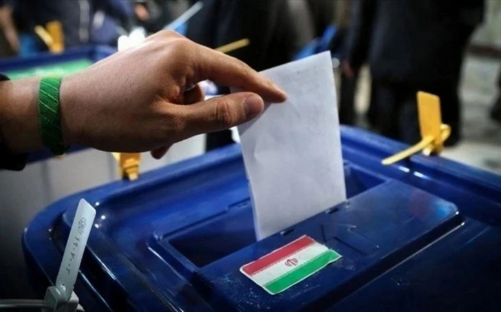 В Иране в очередной раз продлил время голосования на выборах президента