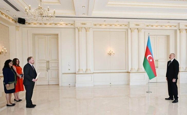 Президент Ильхам Алиев принял верительные грамоты новоназначенного посла Канады в нашей стране-ФОТО