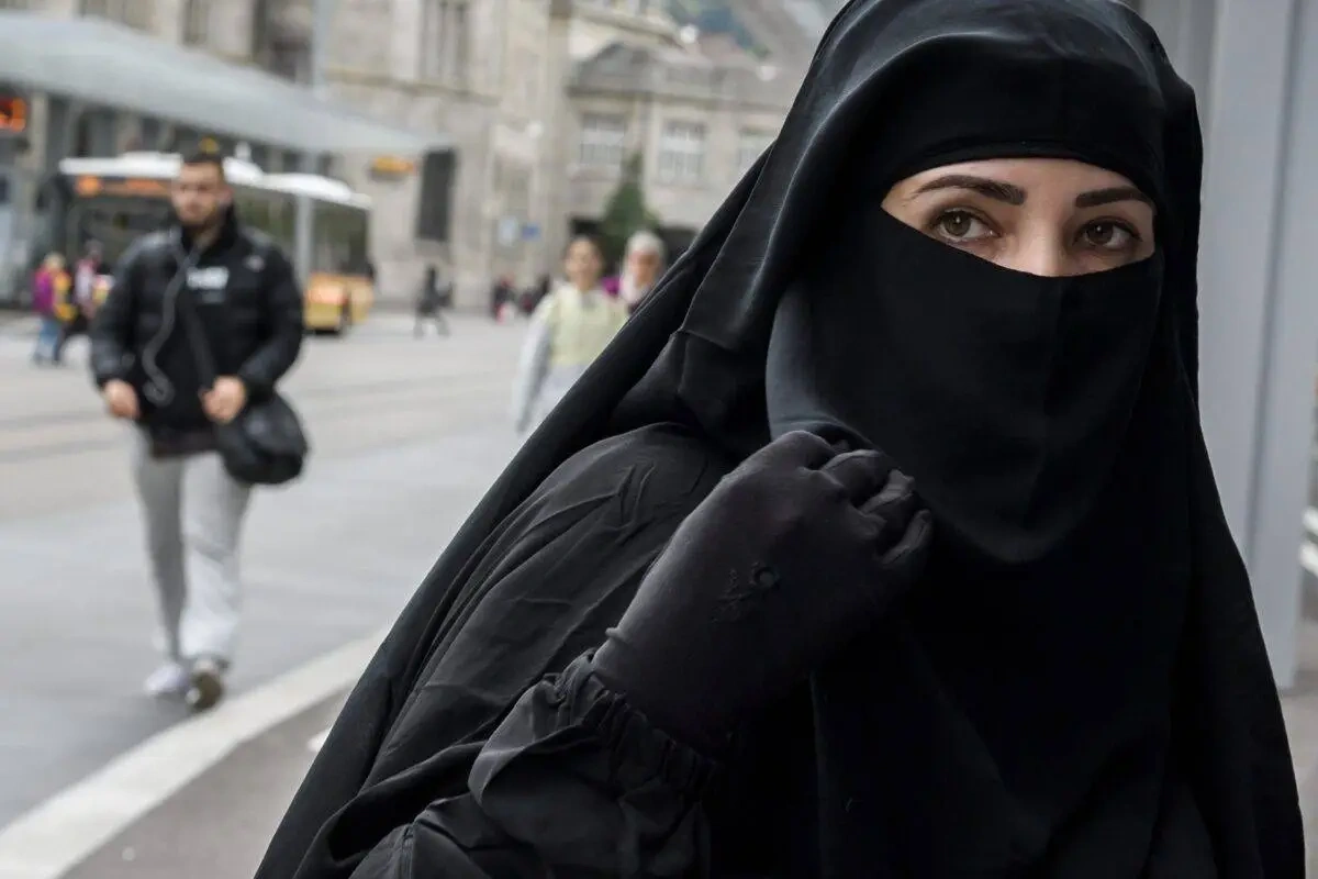 Daha bir ölkədə niqab QADAĞAN OLUNUR