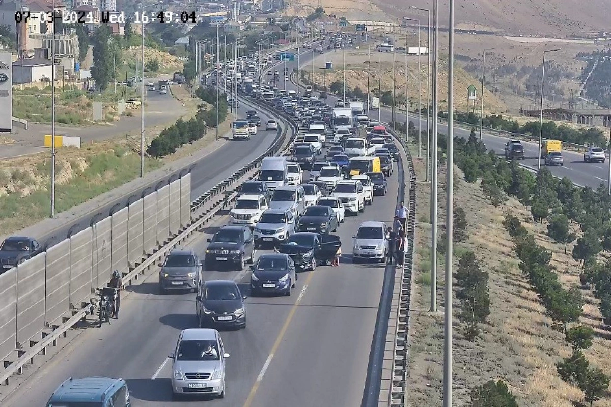 В результате аварии в направлении шоссе Баку - Сумгайыт образовался затор
