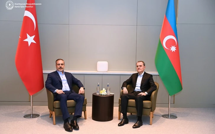 Глава МИД Азербайджана обсудил с турецким коллегой региональные вопросы