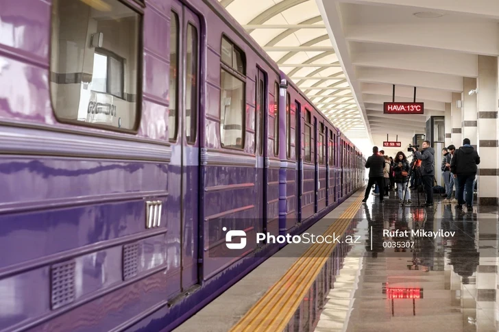 В бакинском метро произошел сбой в движении поездов