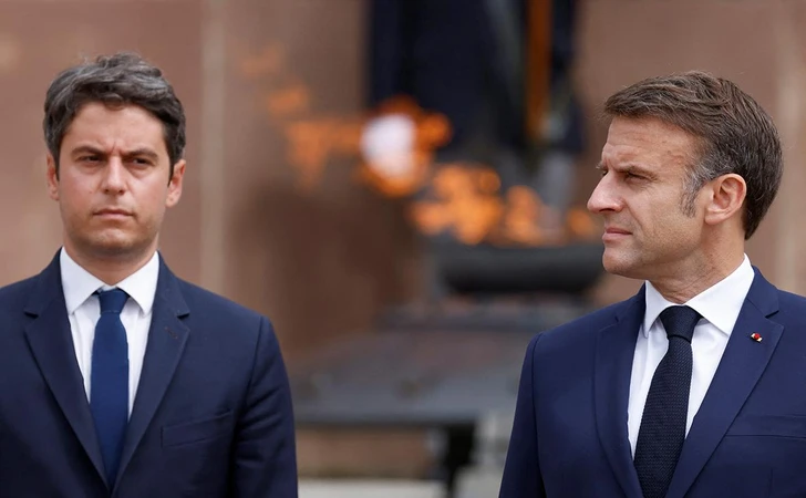 Макрон принял отставку премьера Франции