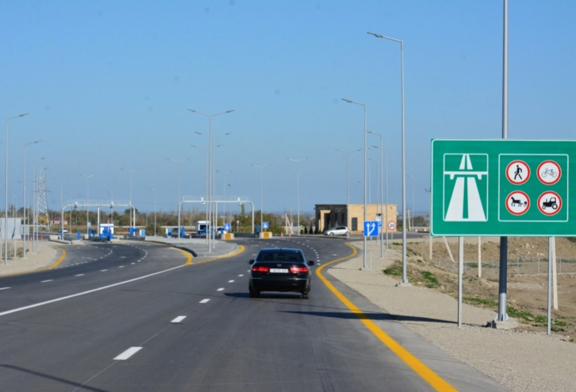 Азербайджан внедряет инновационную систему скоростного проезда на платной дороге