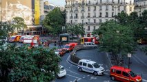 В Париже автомобиль наехал на террасу кафе, погиб один, пострадали несколько человек