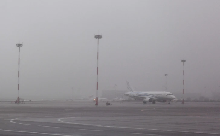 В России десятки рейсов не могут приземлиться из-за сильнейшего тумана-ВИДЕО