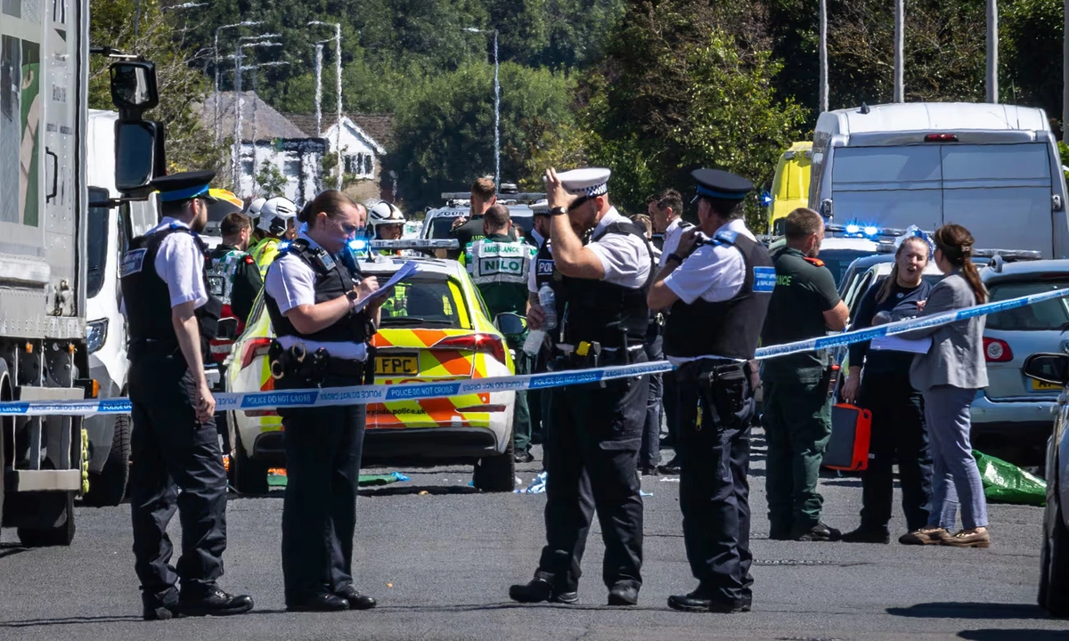 В Британии при нападении подростка с ножом погибли два ребенка, еще девять человек пострадали