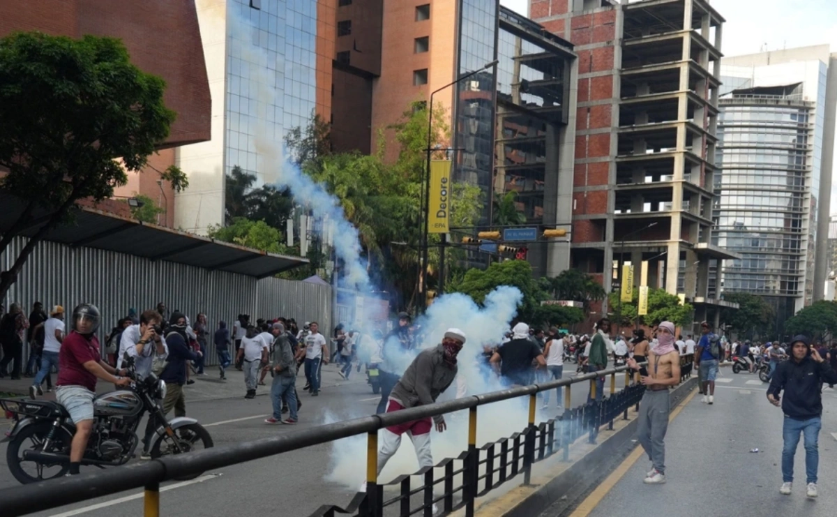 Столицу Венесуэлы охватили массовые беспорядки после победы Мадуро на выборах-ВИДЕО